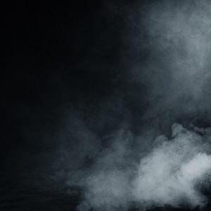 美女光着下体扒开内裤
